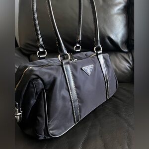 Black shoulder bag